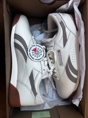 reebok freestyle, low training, sneaker, chalk/gray/gum. New inbox size 9.